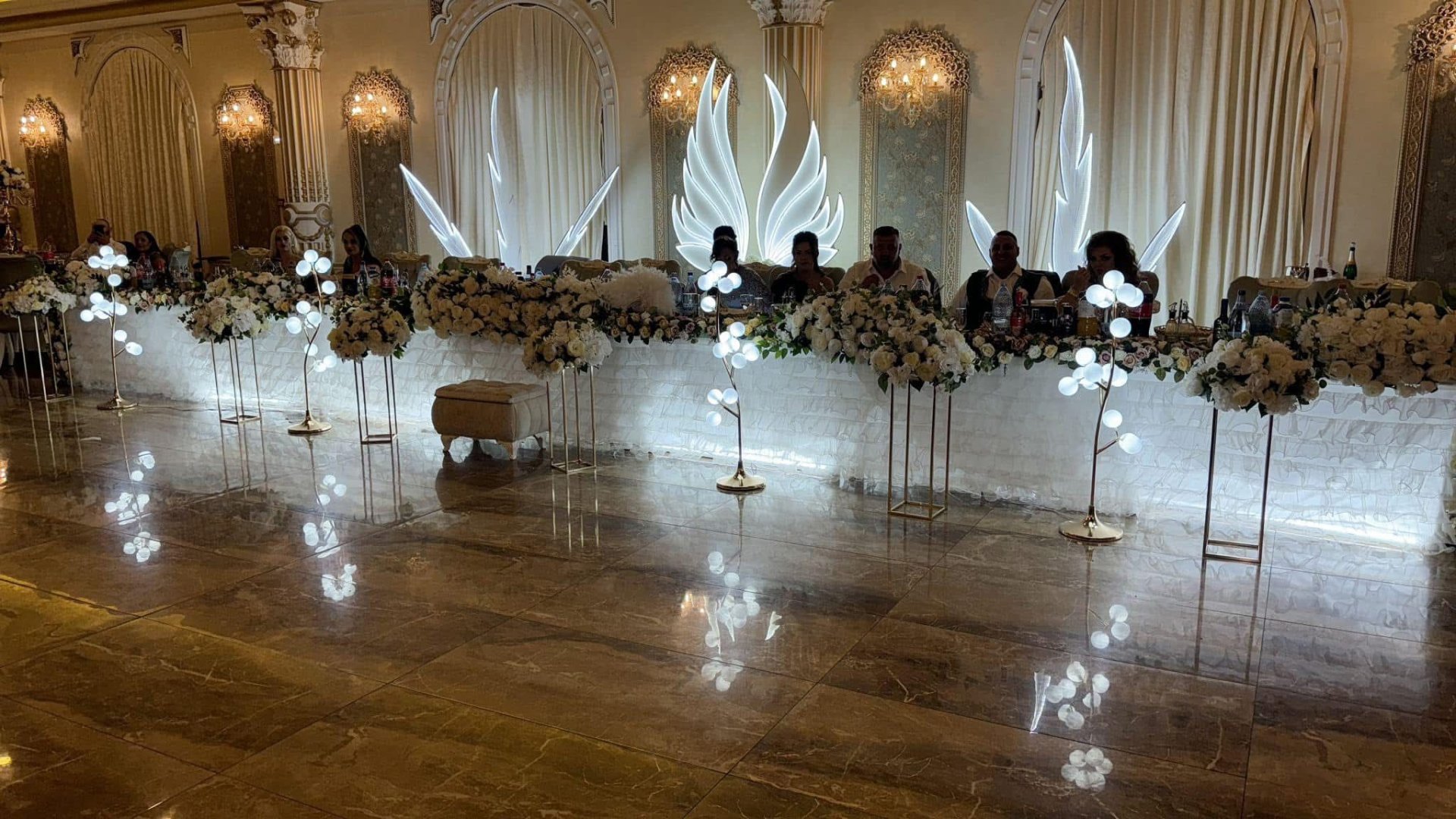 Moment Aranjamente Masa Mirilor